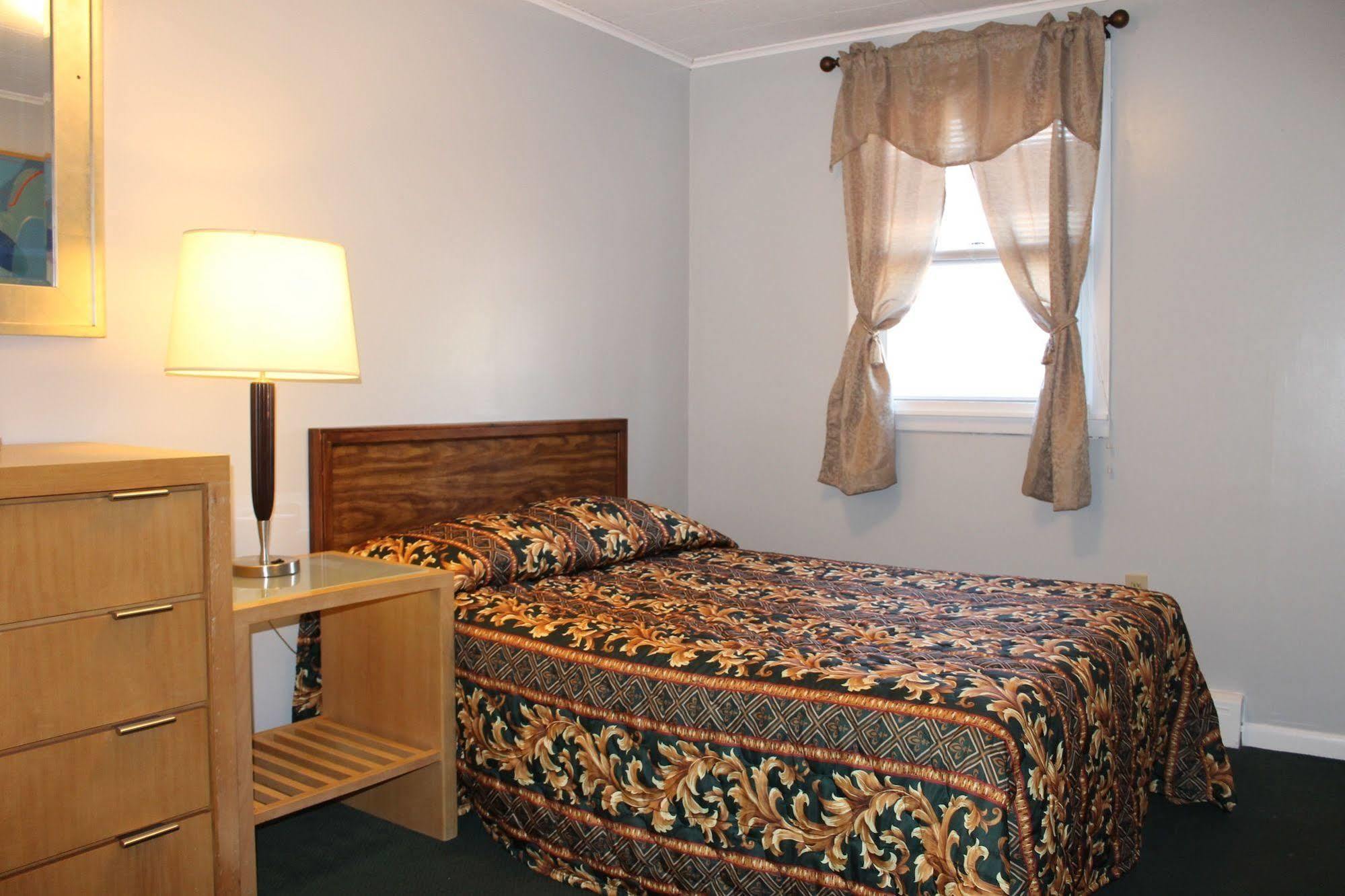 Motel Montreal Lake George Exterior foto
